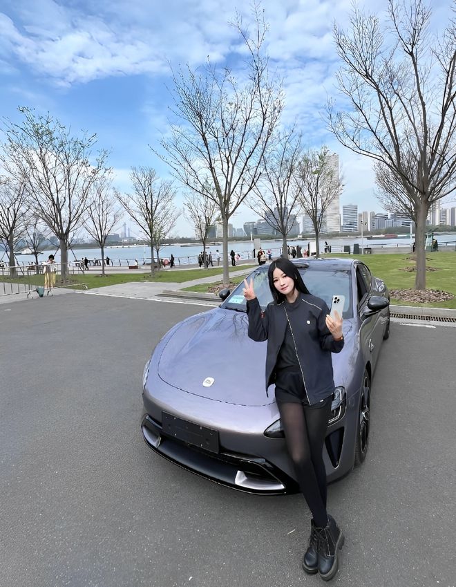 质量都这么高的吗？仙女也就长这样吧pg电子入口小米SU7的美女车主(图7)